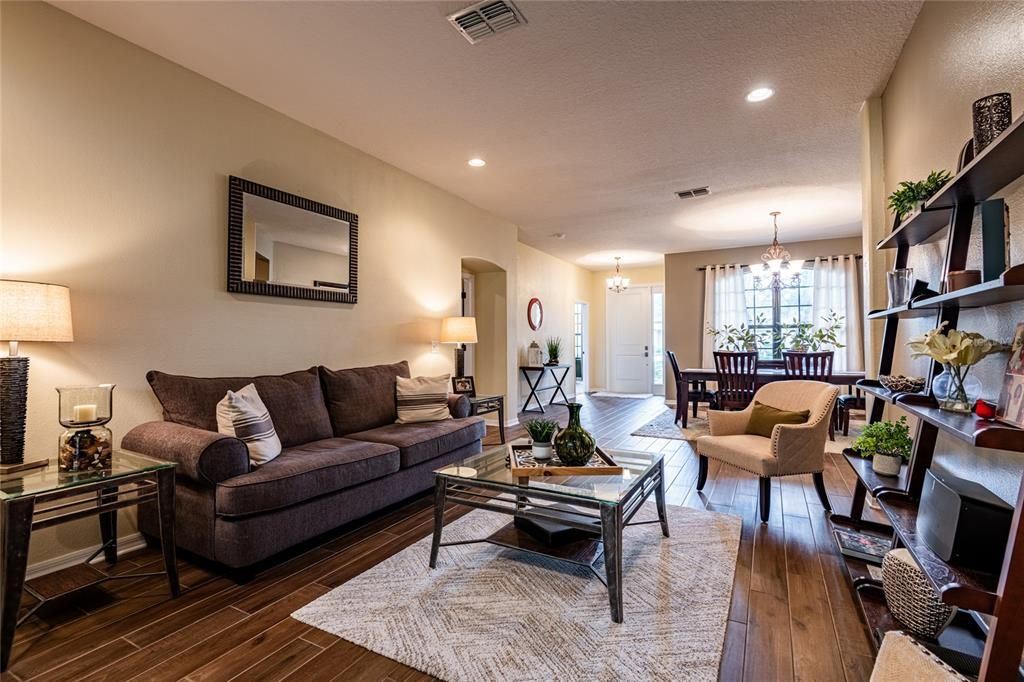 En Venta: $620,000 (5 camas, 3 baños, 3491 Pies cuadrados)