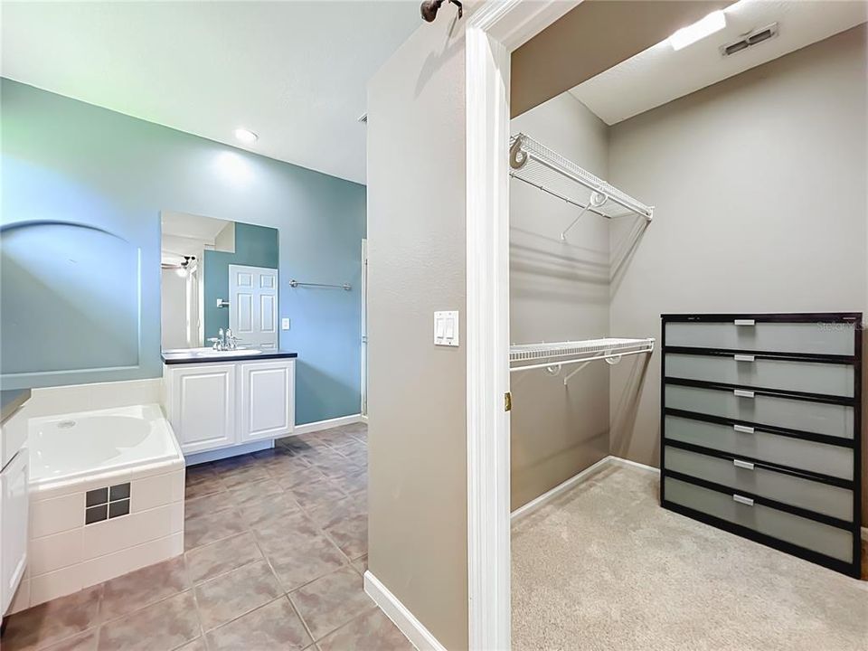 En Venta: $539,000 (3 camas, 2 baños, 1955 Pies cuadrados)