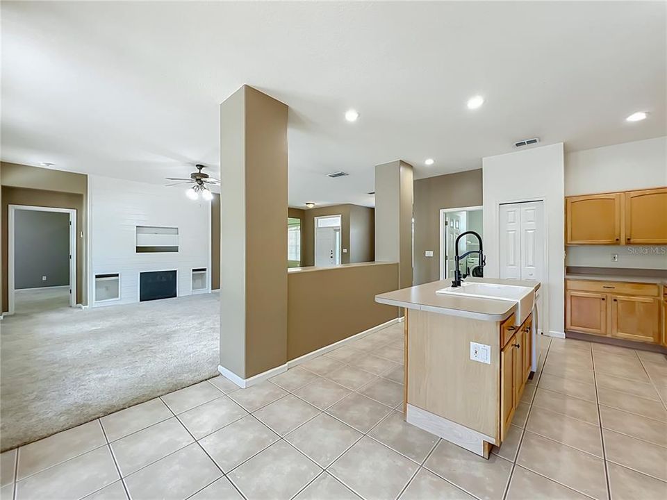 En Venta: $539,000 (3 camas, 2 baños, 1955 Pies cuadrados)