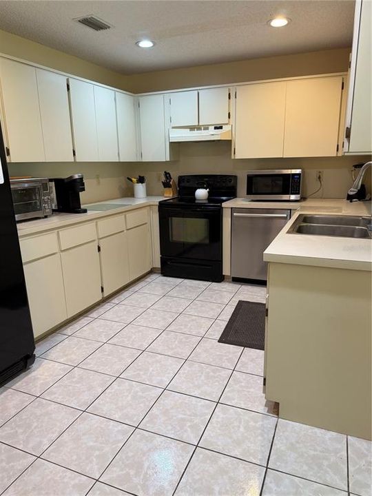 For Sale: $135,000 (2 beds, 2 baths, 1223 Square Feet)