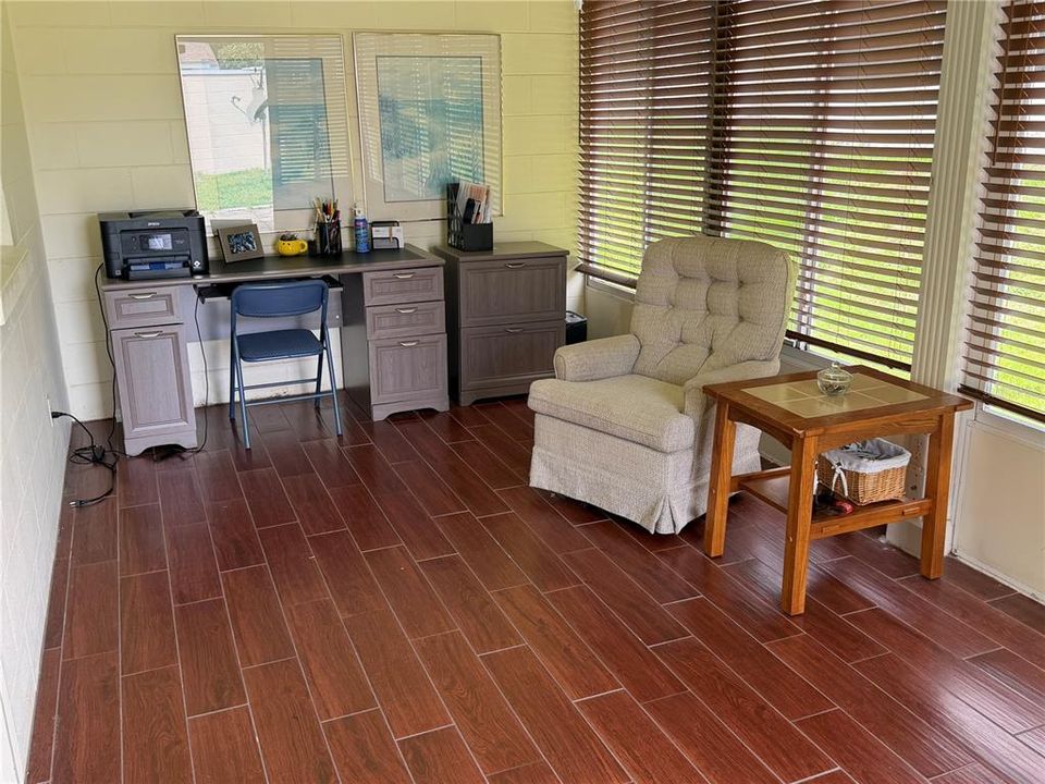 For Sale: $135,000 (2 beds, 2 baths, 1223 Square Feet)