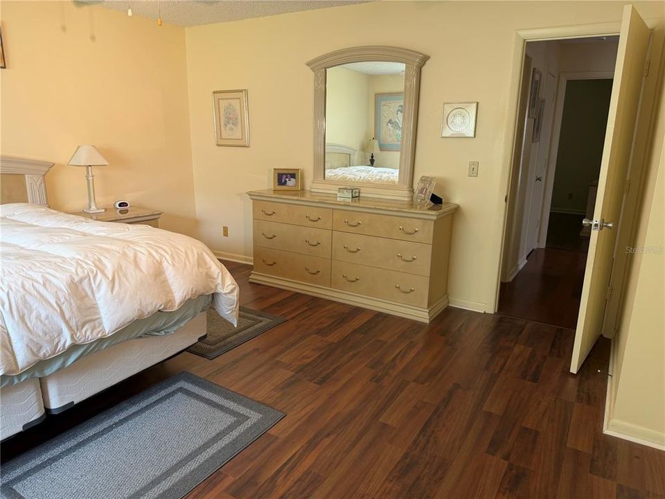 For Sale: $135,000 (2 beds, 2 baths, 1223 Square Feet)