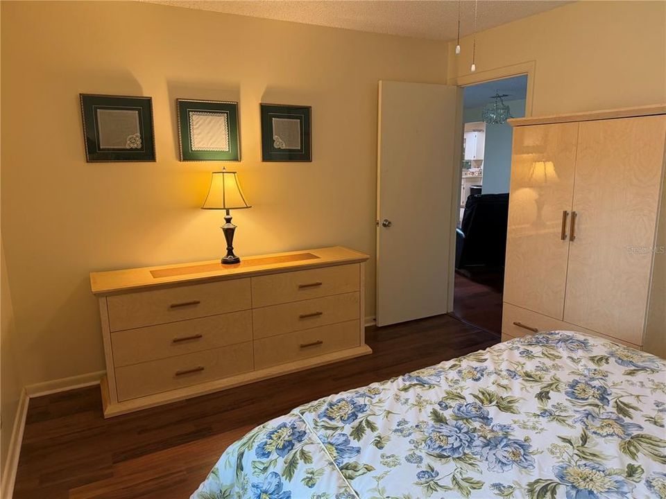 For Sale: $135,000 (2 beds, 2 baths, 1223 Square Feet)