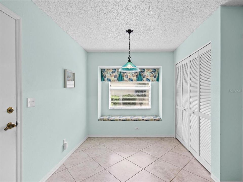 For Sale: $190,000 (2 beds, 2 baths, 1336 Square Feet)