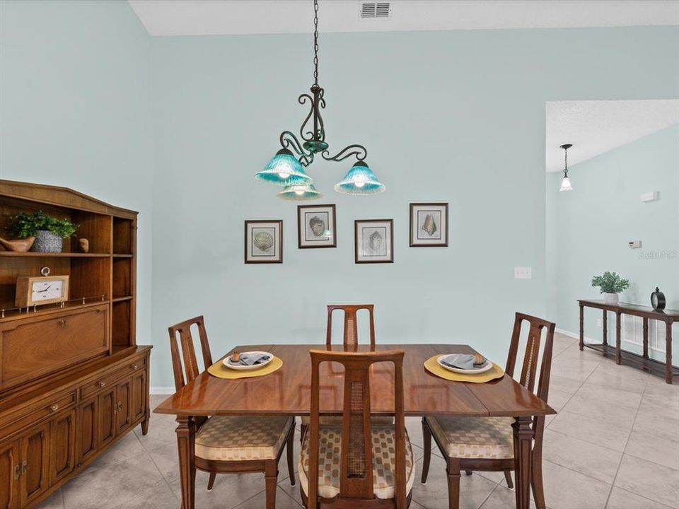 For Sale: $190,000 (2 beds, 2 baths, 1336 Square Feet)