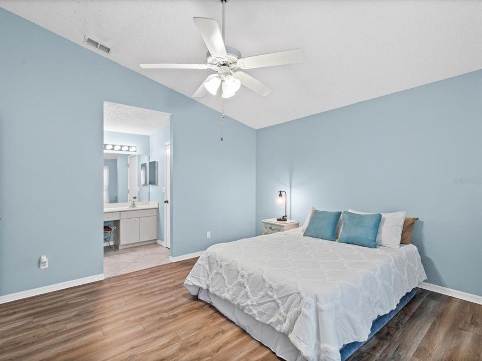 For Sale: $190,000 (2 beds, 2 baths, 1336 Square Feet)