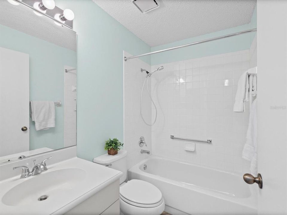 For Sale: $190,000 (2 beds, 2 baths, 1336 Square Feet)