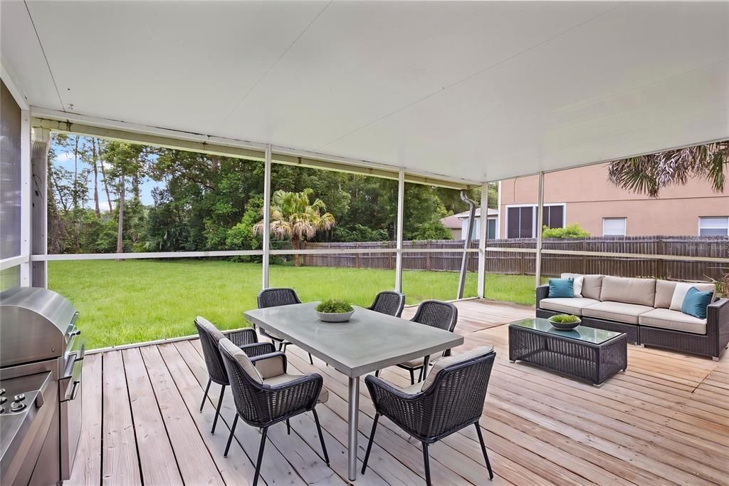 For Sale: $320,250 (2 beds, 1 baths, 861 Square Feet)