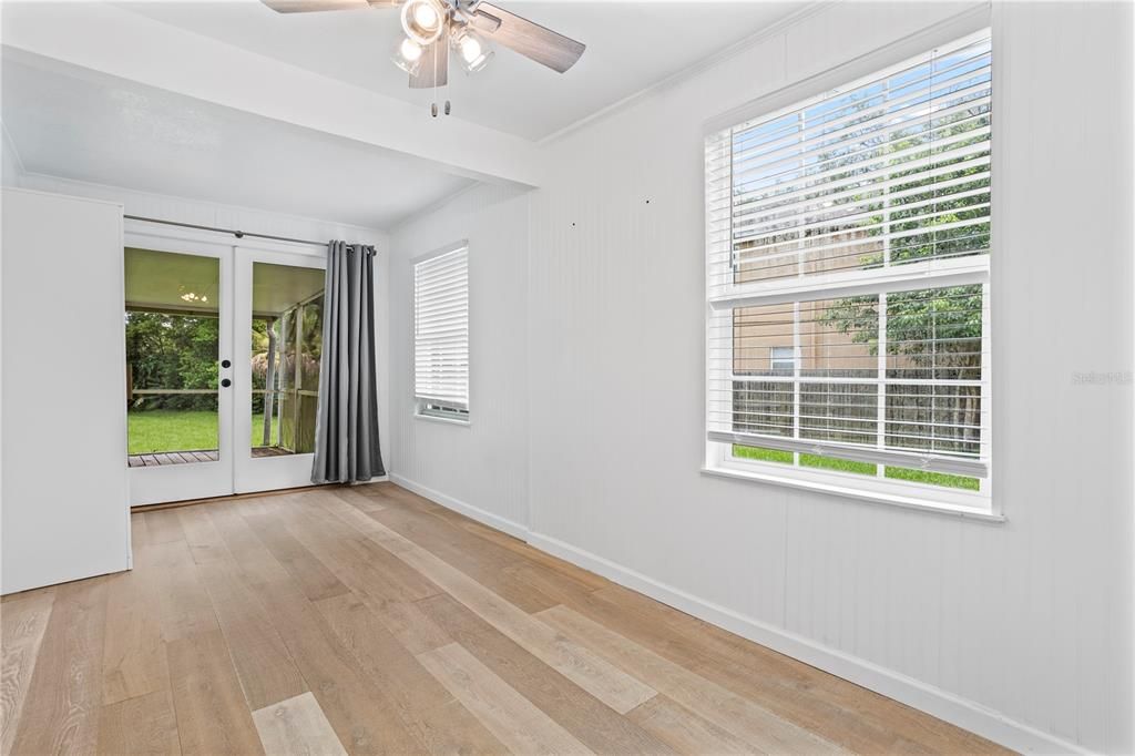 For Sale: $320,250 (2 beds, 1 baths, 861 Square Feet)