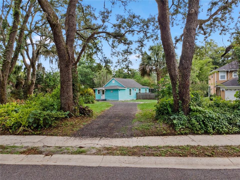 For Sale: $320,250 (2 beds, 1 baths, 861 Square Feet)