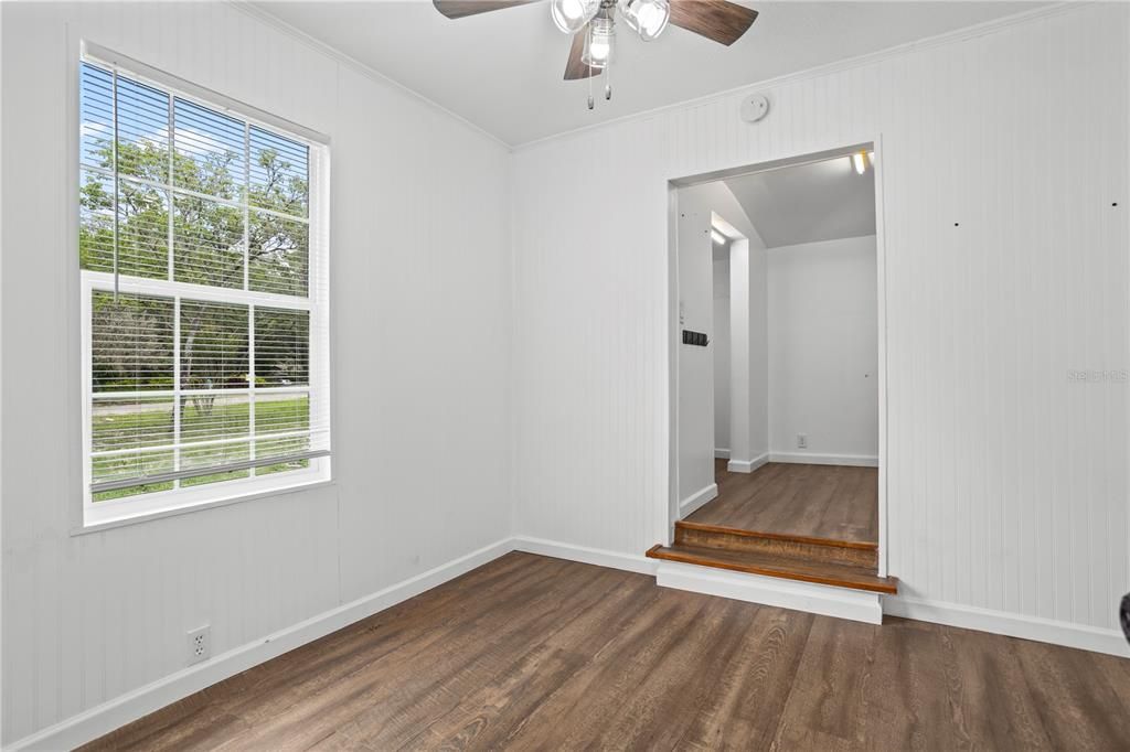 For Sale: $320,250 (2 beds, 1 baths, 861 Square Feet)