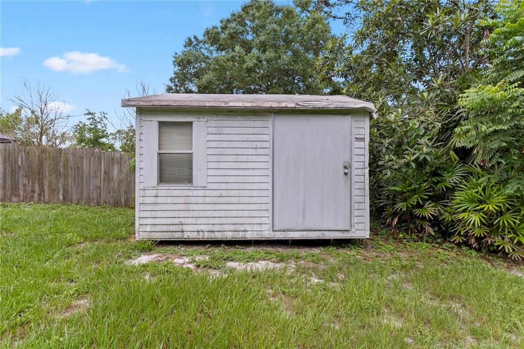 For Sale: $320,250 (2 beds, 1 baths, 861 Square Feet)