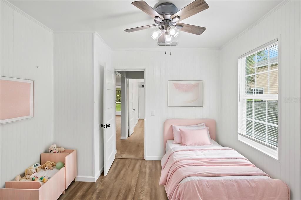 For Sale: $320,250 (2 beds, 1 baths, 861 Square Feet)