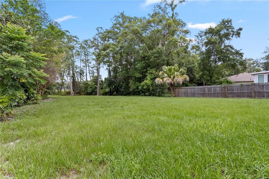 For Sale: $320,250 (2 beds, 1 baths, 861 Square Feet)