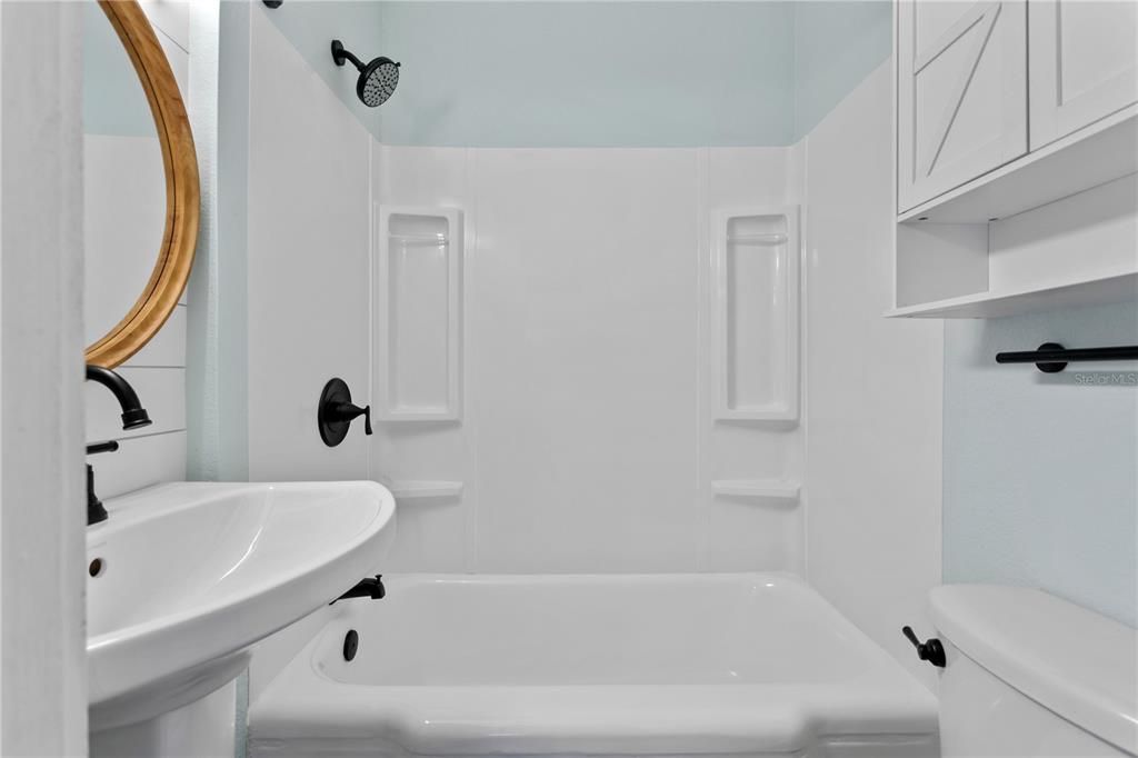 For Sale: $320,250 (2 beds, 1 baths, 861 Square Feet)