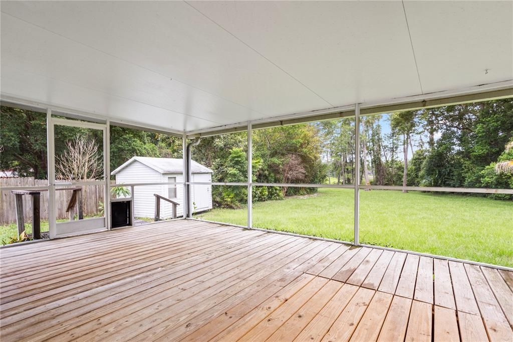 For Sale: $320,250 (2 beds, 1 baths, 861 Square Feet)
