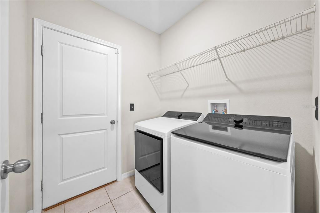 En Venta: $449,000 (5 camas, 2 baños, 2215 Pies cuadrados)