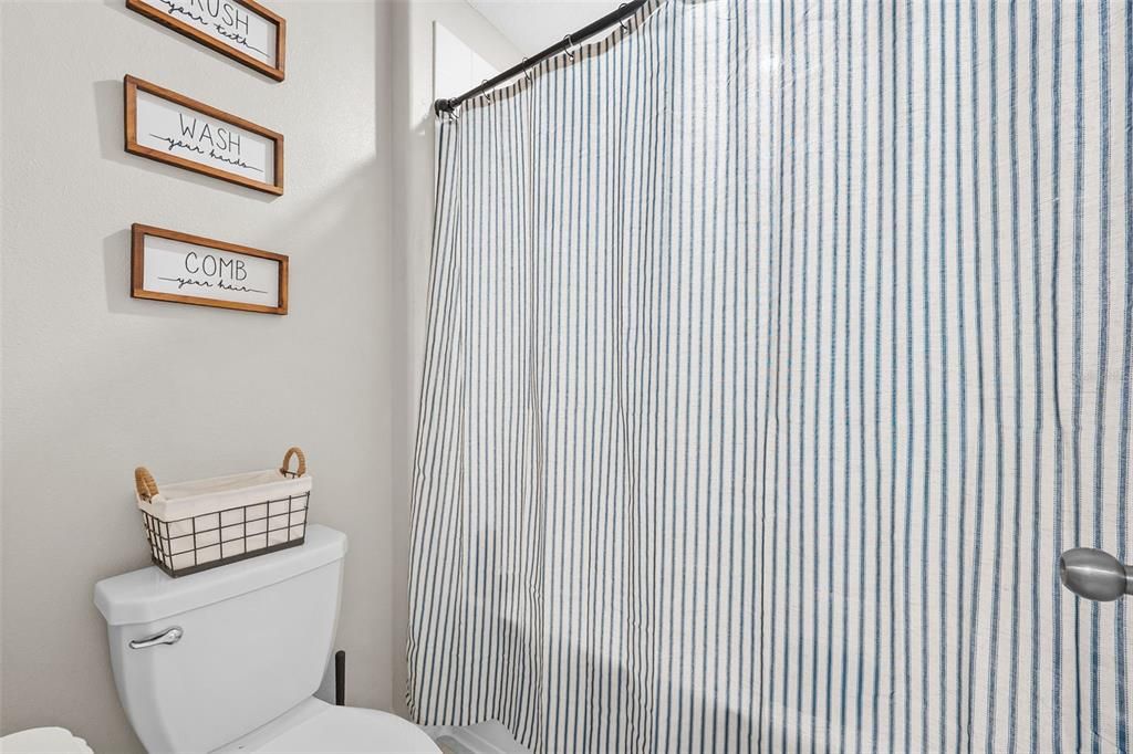 En Venta: $449,000 (5 camas, 2 baños, 2215 Pies cuadrados)