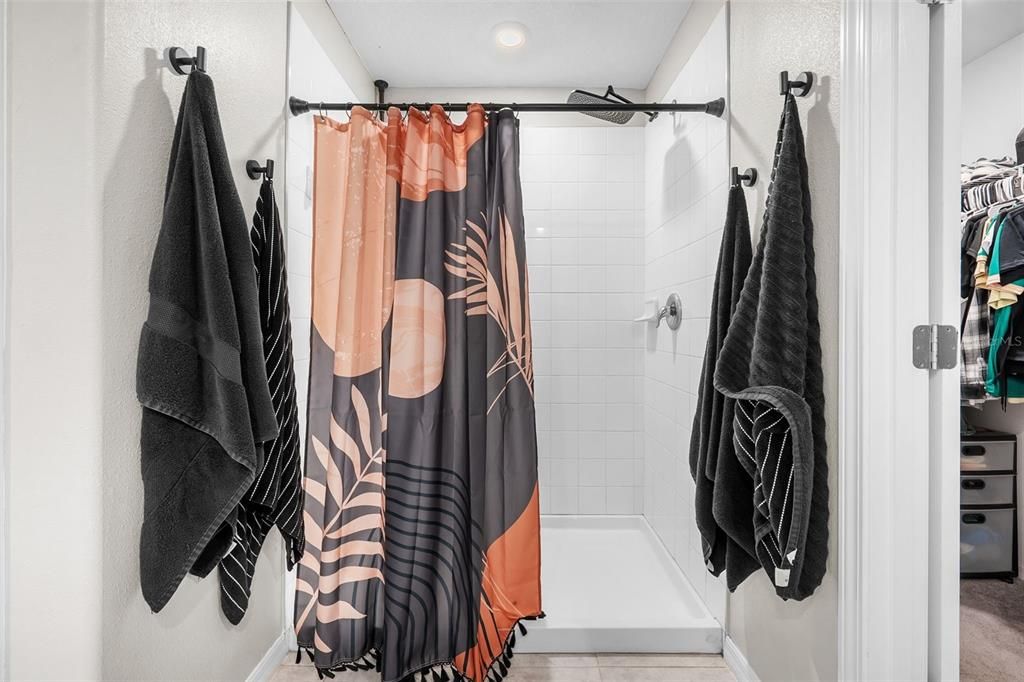En Venta: $449,000 (5 camas, 2 baños, 2215 Pies cuadrados)