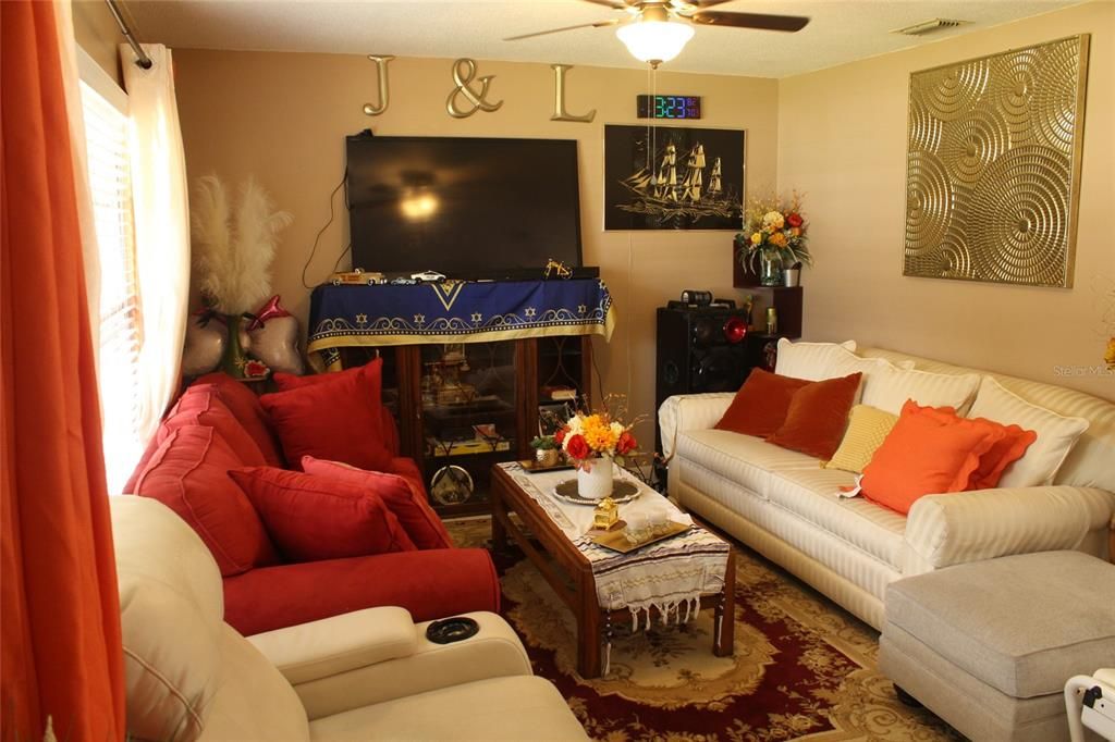 En Venta: $230,000 (3 camas, 2 baños, 1172 Pies cuadrados)