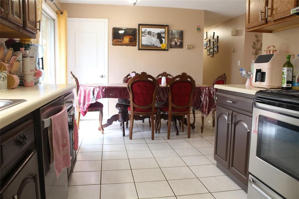 En Venta: $230,000 (3 camas, 2 baños, 1172 Pies cuadrados)
