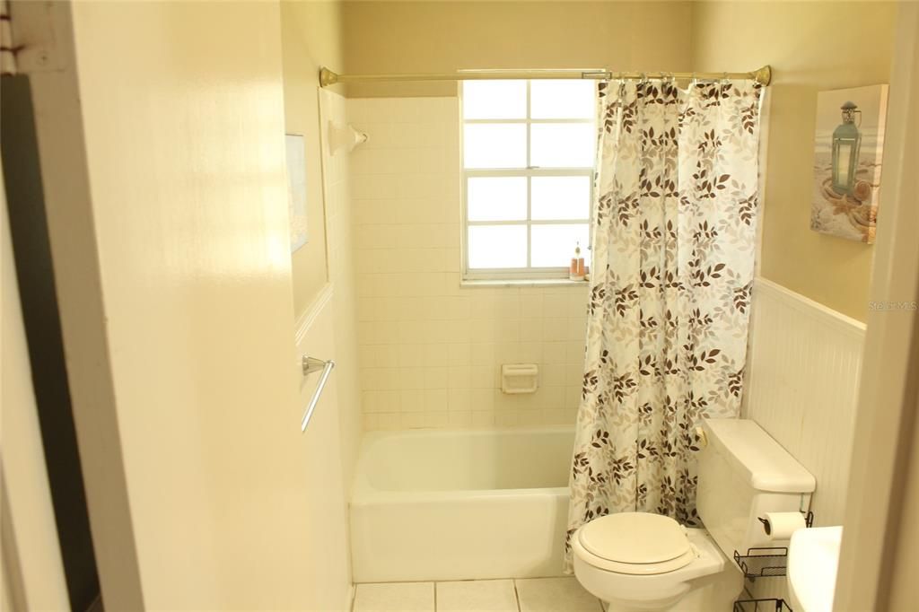 En Venta: $230,000 (3 camas, 2 baños, 1172 Pies cuadrados)