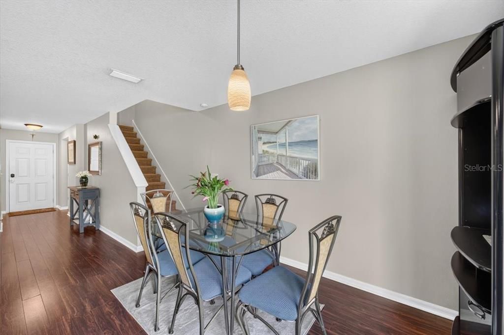 For Sale: $239,000 (2 beds, 2 baths, 1364 Square Feet)