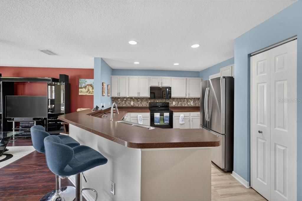 For Sale: $239,000 (2 beds, 2 baths, 1364 Square Feet)