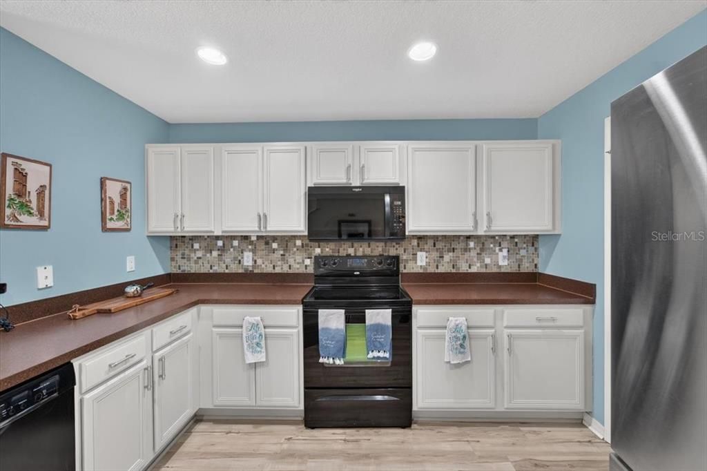 For Sale: $239,000 (2 beds, 2 baths, 1364 Square Feet)