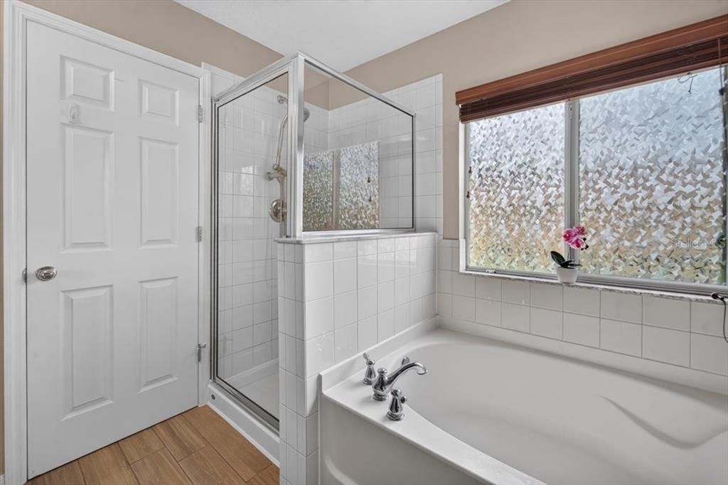 For Sale: $239,000 (2 beds, 2 baths, 1364 Square Feet)