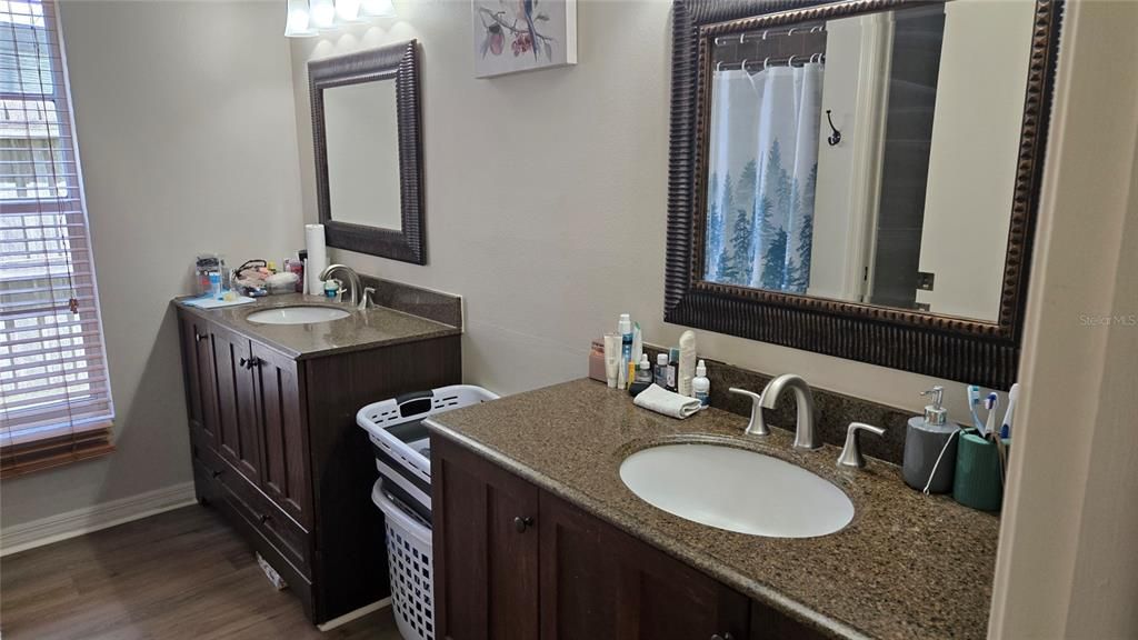 For Sale: $350,000 (3 beds, 2 baths, 1595 Square Feet)