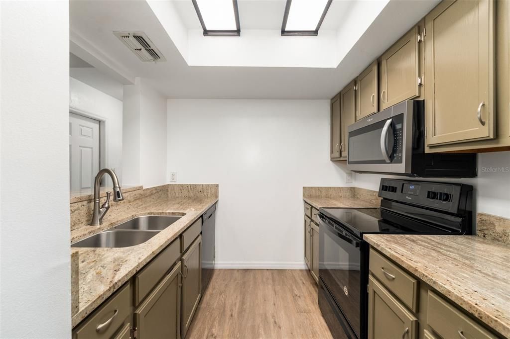 En Venta: $200,000 (3 camas, 3 baños, 1370 Pies cuadrados)
