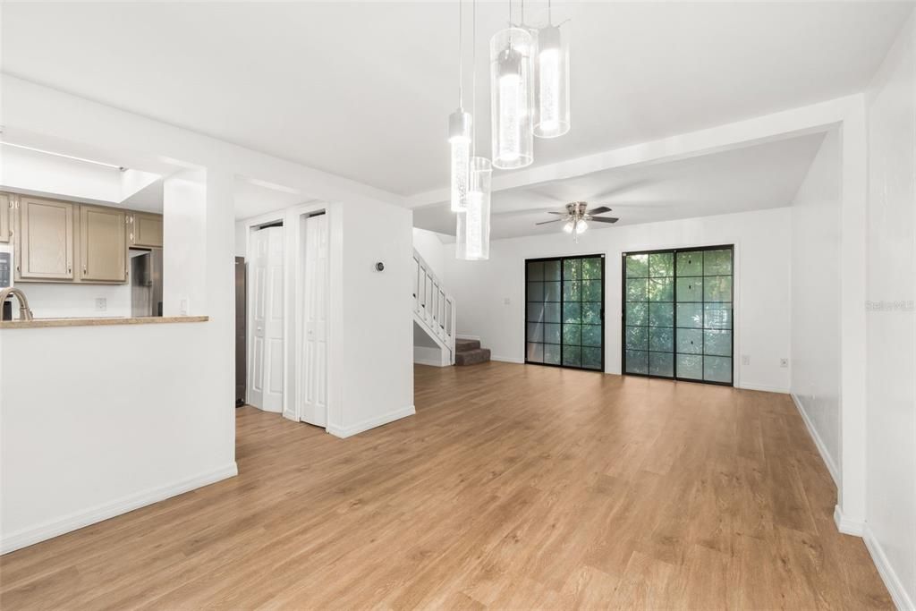 En Venta: $200,000 (3 camas, 3 baños, 1370 Pies cuadrados)