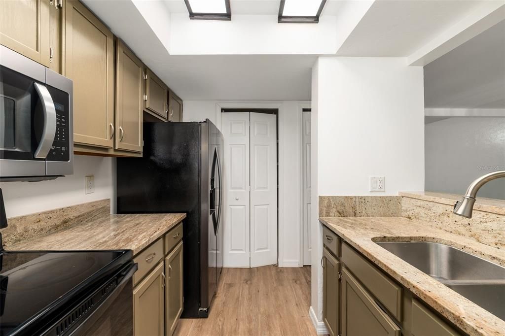 En Venta: $200,000 (3 camas, 3 baños, 1370 Pies cuadrados)