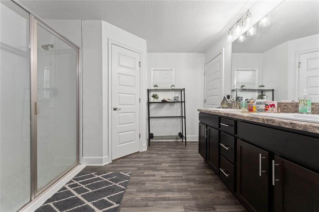 待售: $304,900 (4 贝兹, 2 浴室, 1924 平方英尺)