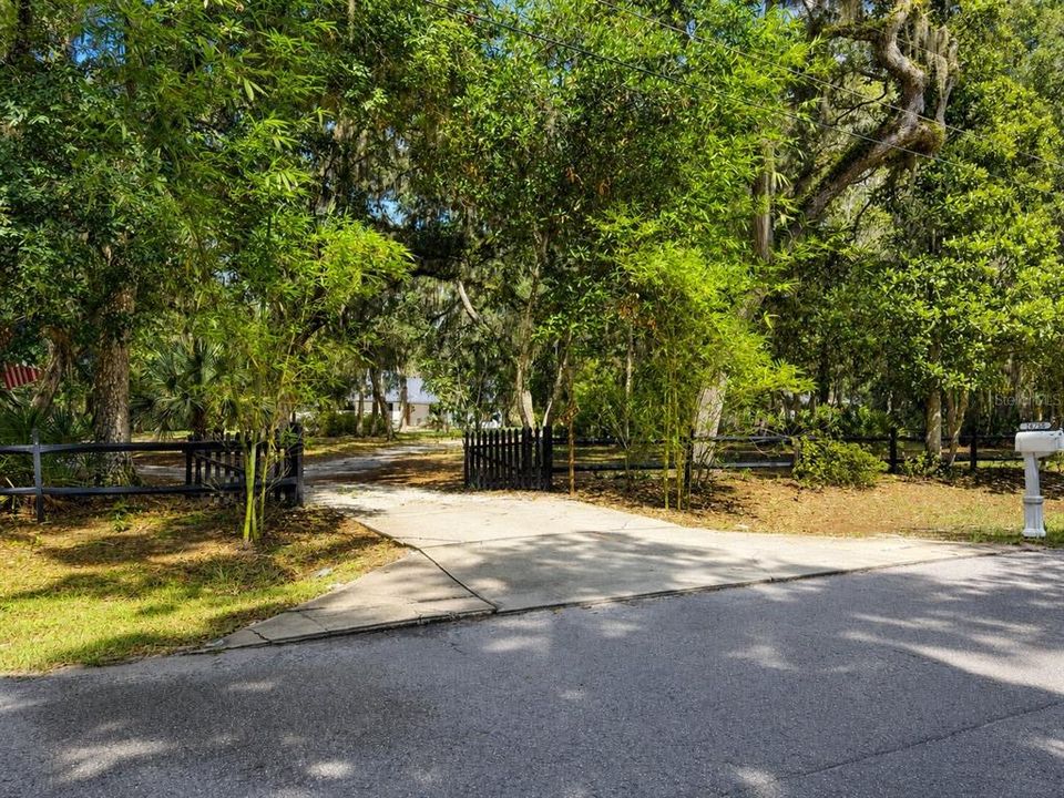 For Sale: $589,900 (3 beds, 2 baths, 2422 Square Feet)