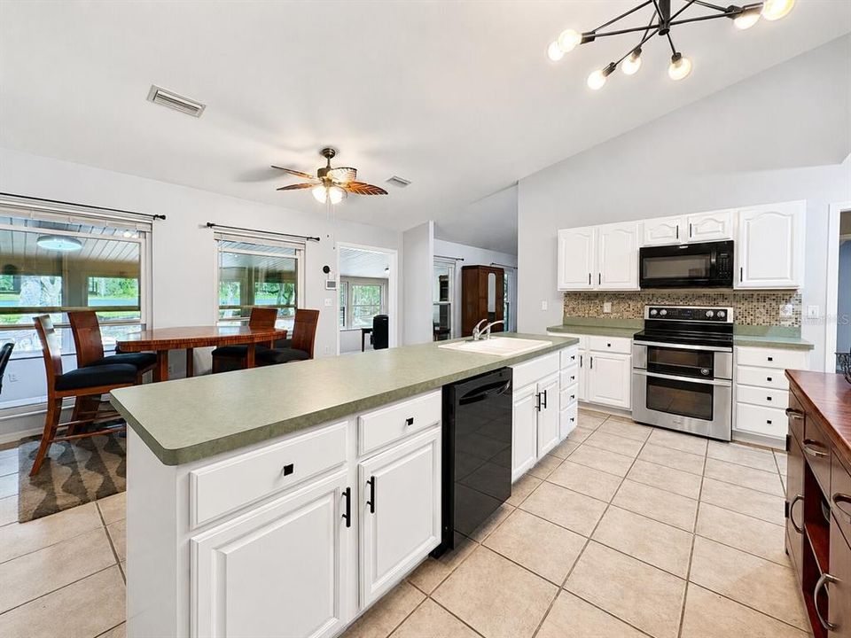 For Sale: $589,900 (3 beds, 2 baths, 2422 Square Feet)