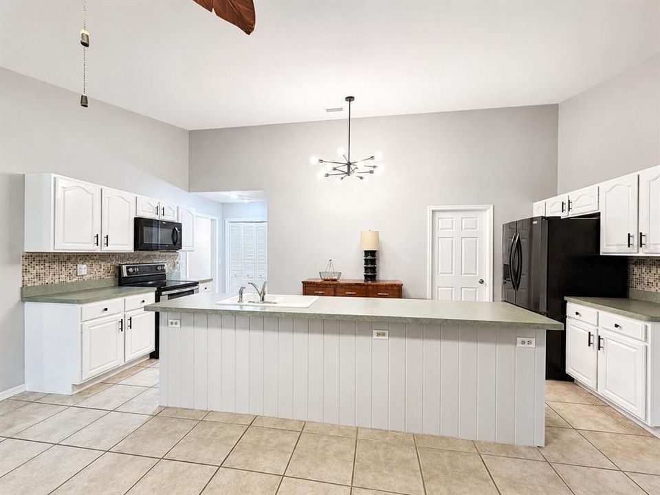 For Sale: $589,900 (3 beds, 2 baths, 2422 Square Feet)
