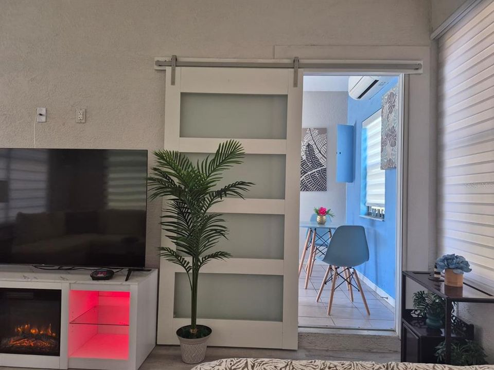 На продажу: $354,900 (1 спален, 1 ванн, 320 Квадратных фут)