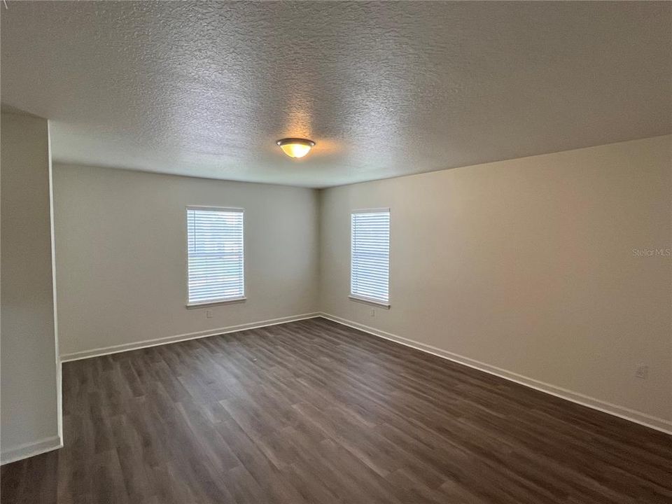 For Rent: $3,400 (5 beds, 3 baths, 3456 Square Feet)