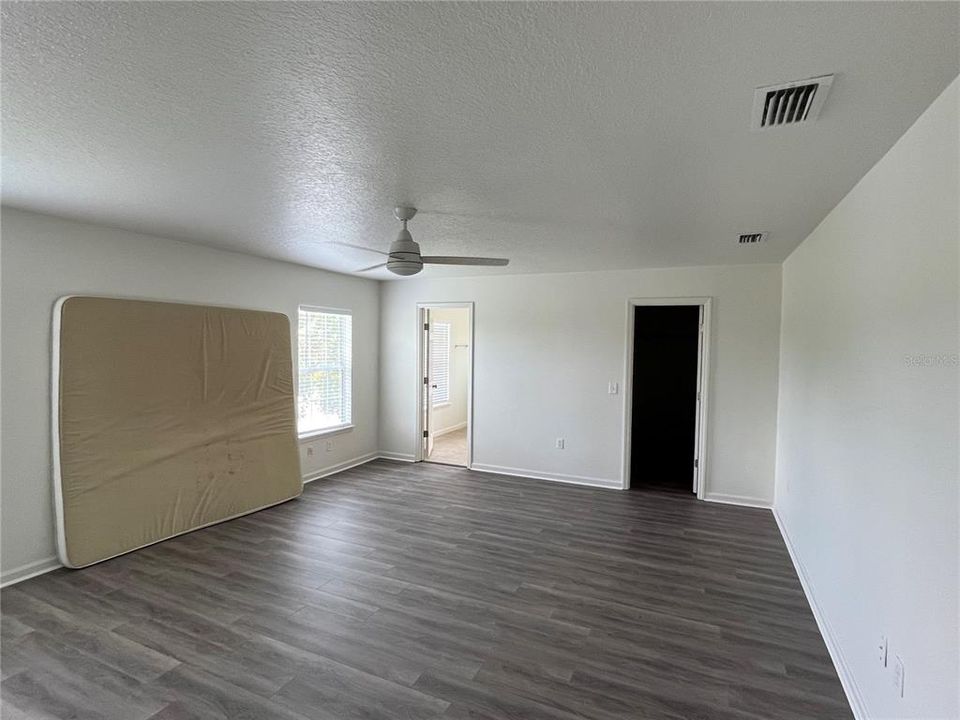 For Rent: $3,400 (5 beds, 3 baths, 3456 Square Feet)