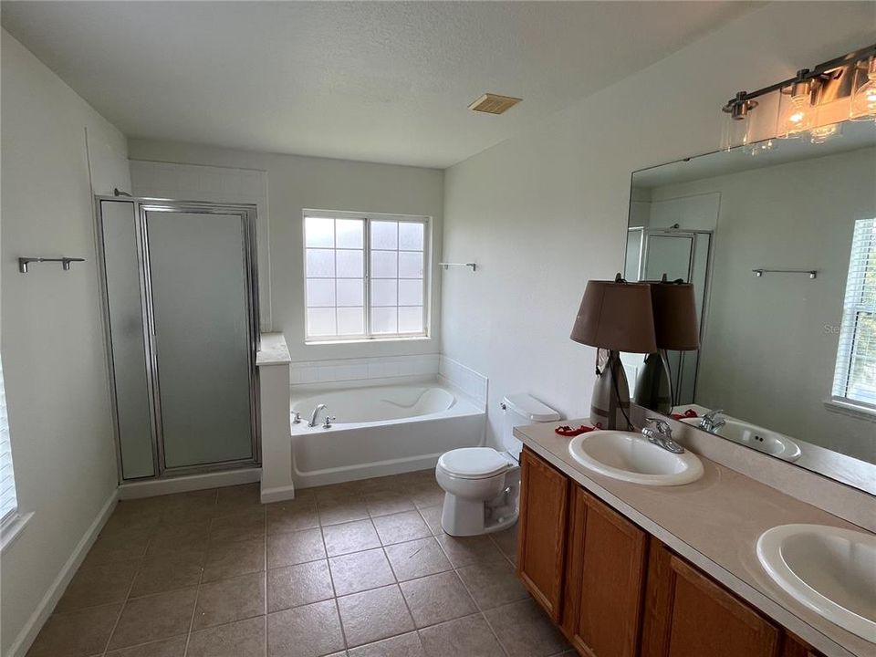 For Rent: $3,400 (5 beds, 3 baths, 3456 Square Feet)