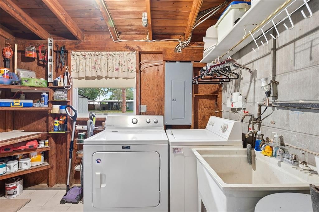 Activo con contrato: $269,900 (2 camas, 1 baños, 1027 Pies cuadrados)