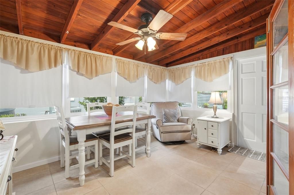 Activo con contrato: $269,900 (2 camas, 1 baños, 1027 Pies cuadrados)
