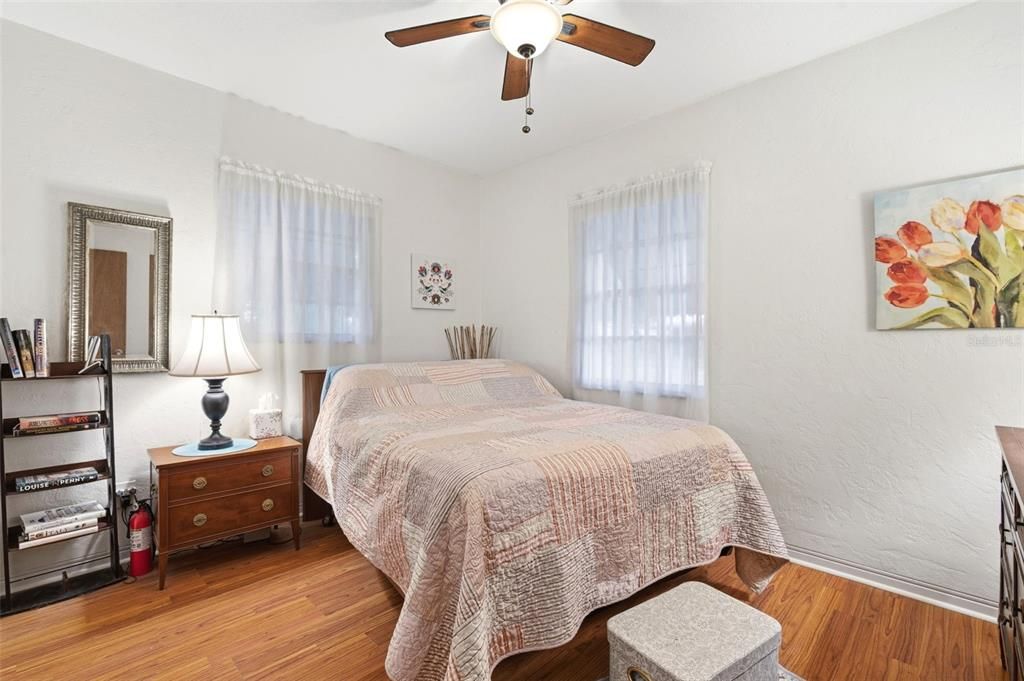 Activo con contrato: $269,900 (2 camas, 1 baños, 1027 Pies cuadrados)