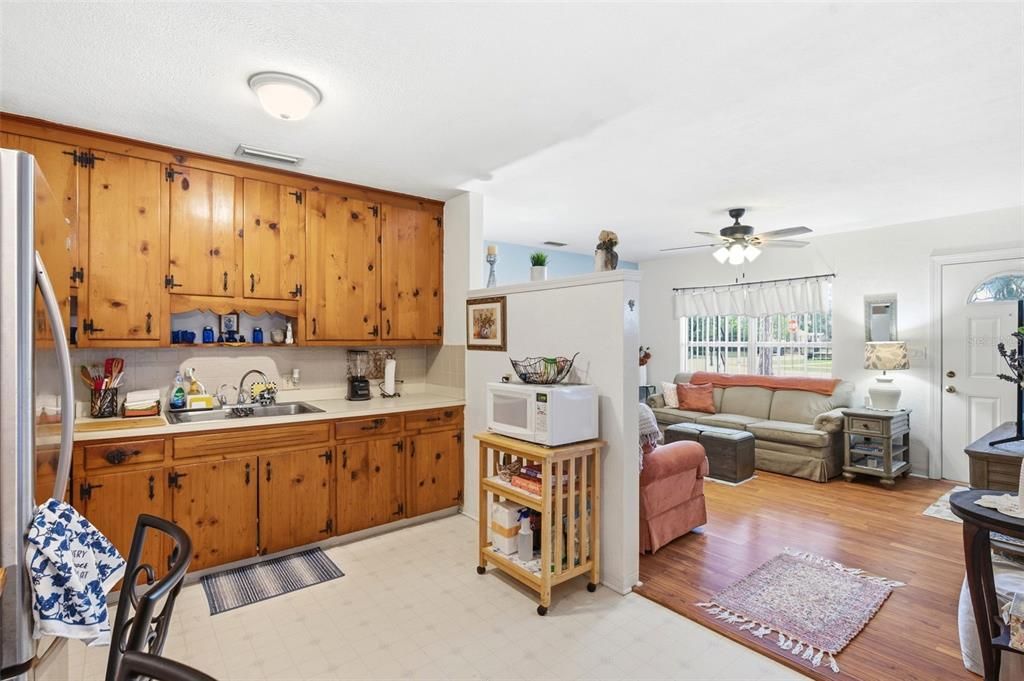 Activo con contrato: $269,900 (2 camas, 1 baños, 1027 Pies cuadrados)