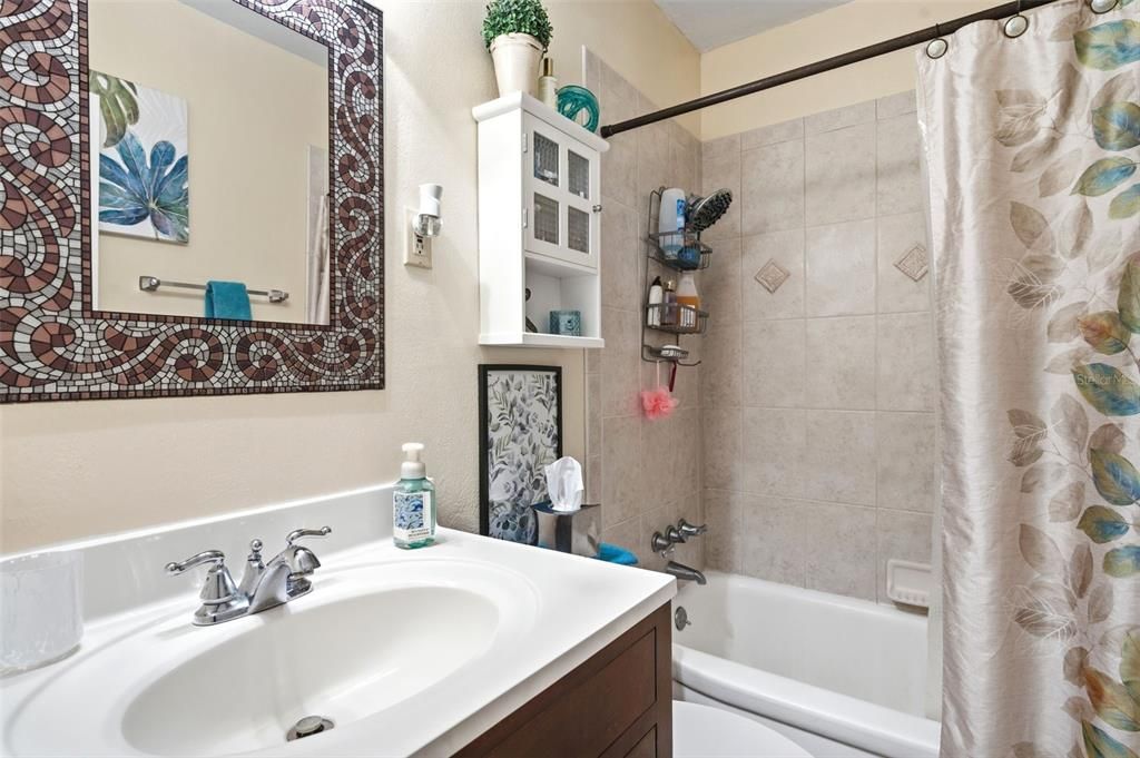 Activo con contrato: $269,900 (2 camas, 1 baños, 1027 Pies cuadrados)