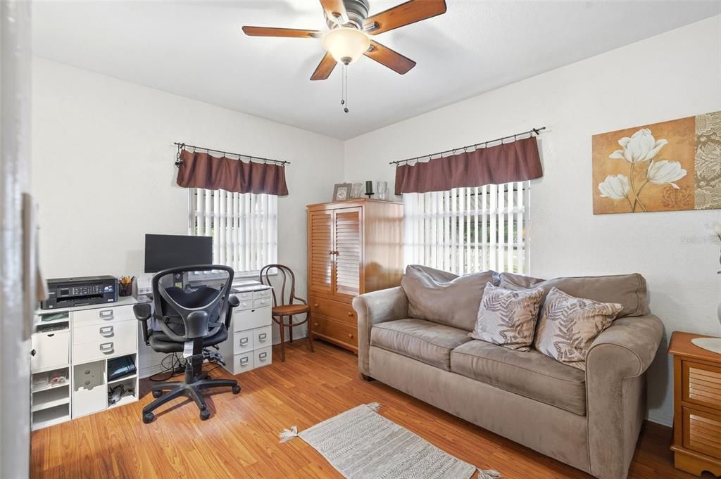 Activo con contrato: $269,900 (2 camas, 1 baños, 1027 Pies cuadrados)