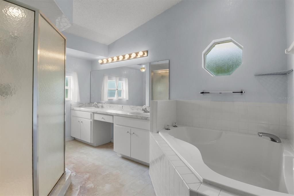 For Sale: $310,000 (3 beds, 2 baths, 1575 Square Feet)