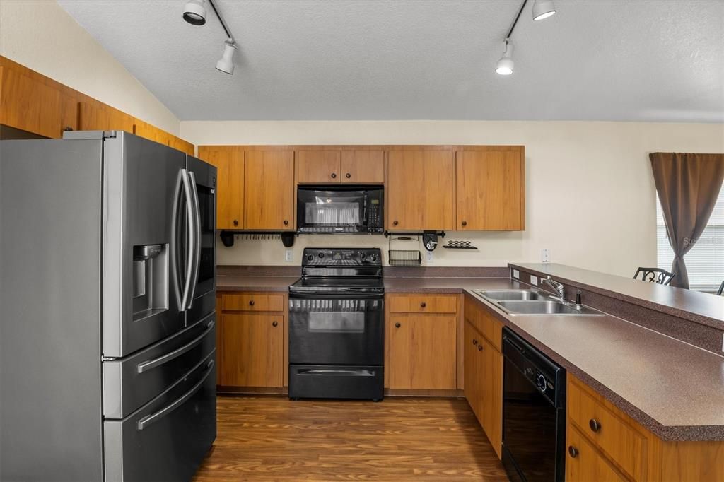 For Sale: $310,000 (3 beds, 2 baths, 1575 Square Feet)